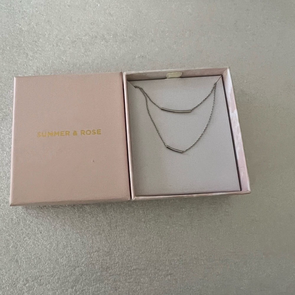 Summers & Rose brand silver plated necklace NWT in original box